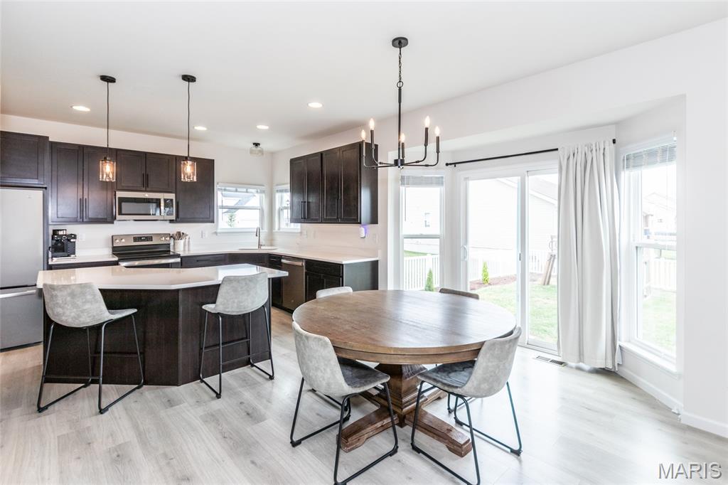 St Charles, Missouri 63301, United States, 4 Bedrooms Bedrooms, ,3 BathroomsBathrooms,Residential,Active,197064