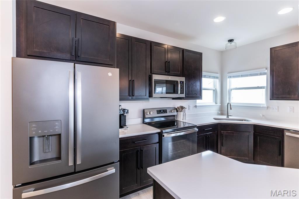 St Charles, Missouri 63301, United States, 4 Bedrooms Bedrooms, ,3 BathroomsBathrooms,Residential,Active,197064