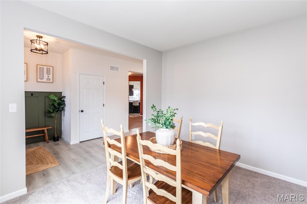 St Charles, Missouri 63301, United States, 4 Bedrooms Bedrooms, ,3 BathroomsBathrooms,Residential,Active,197064