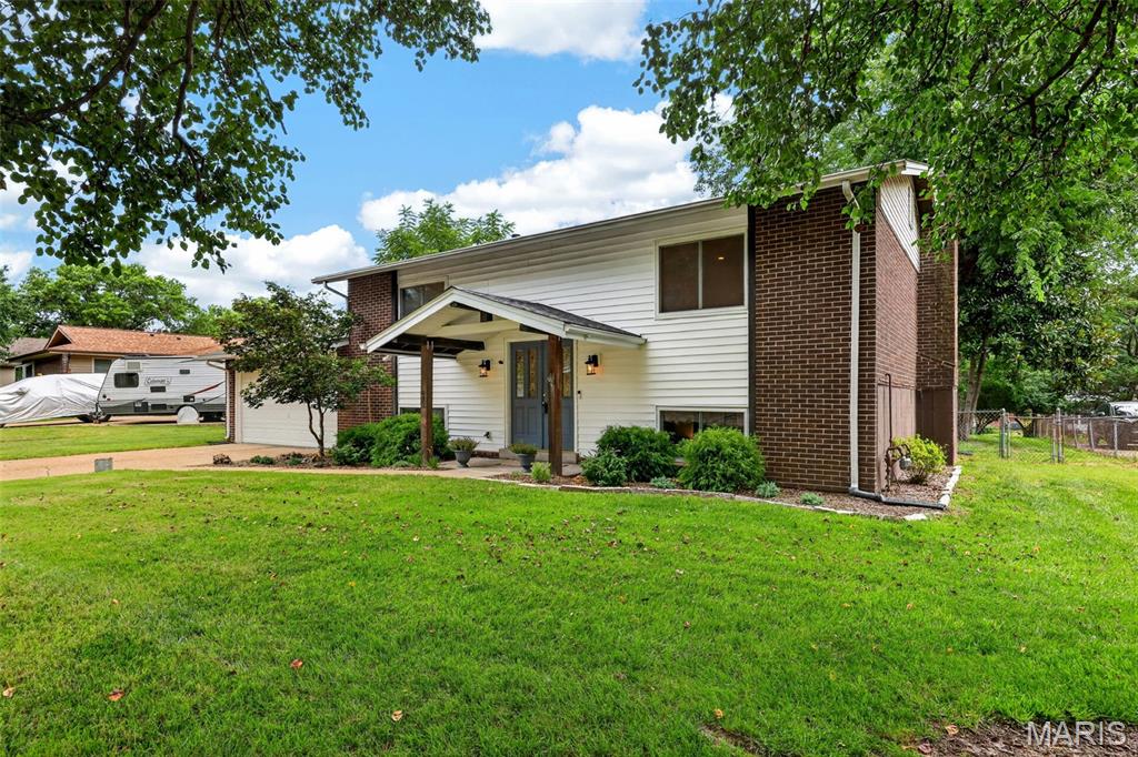 933 Barbara Ann Lane