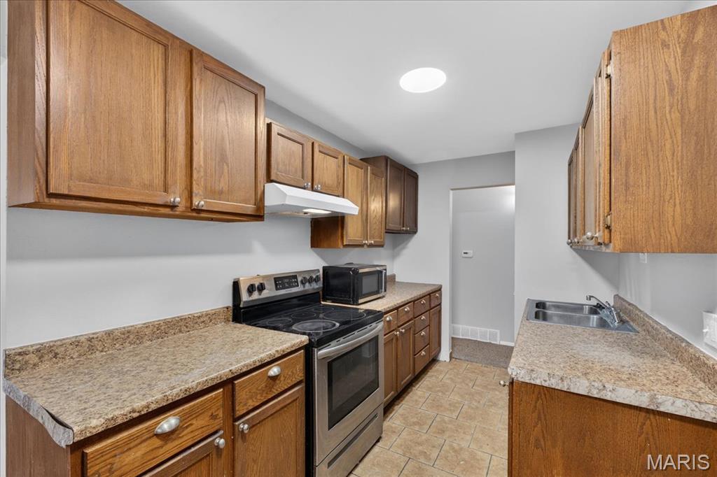 Hathaway Manor 7 - Residential