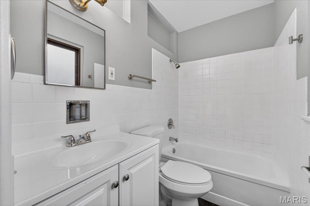 Hathaway Manor 7 - Residential