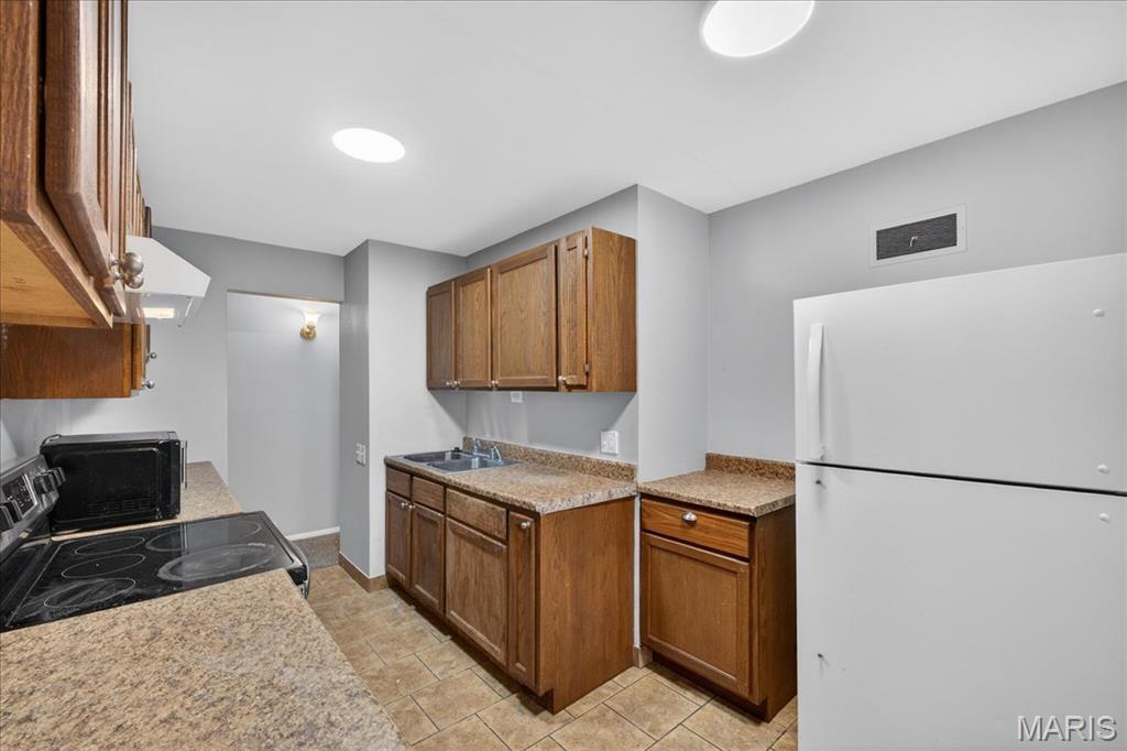 Hathaway Manor 7 - Residential