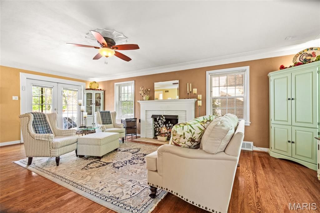 Photo of 7370 Winchester Drive, Pasadena Hills, MO 63121 (MLS # 26022466)