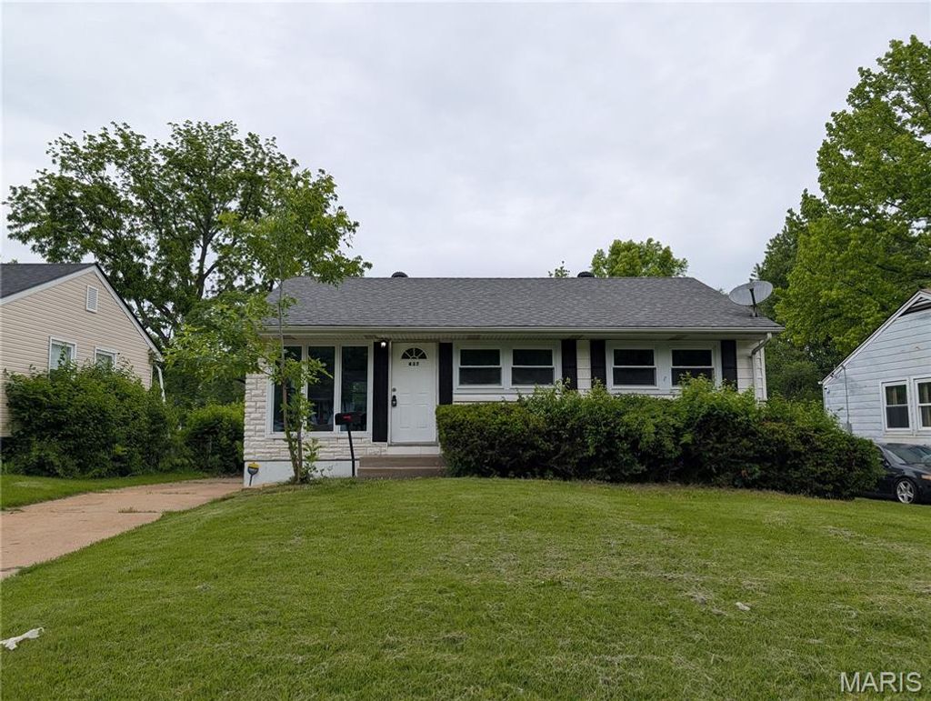 Photo of 437 Lancashire Road, Unknown, MO 63137 (MLS # 26028842)