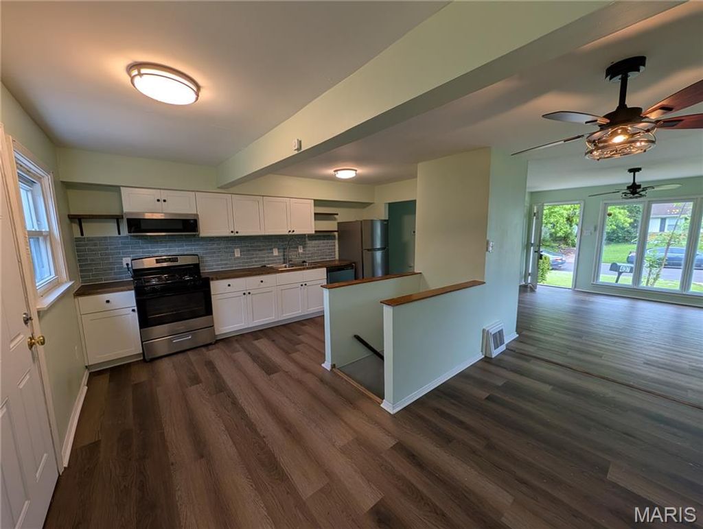 Photo of 437 Lancashire Road, Unknown, MO 63137 (MLS # 26028842)