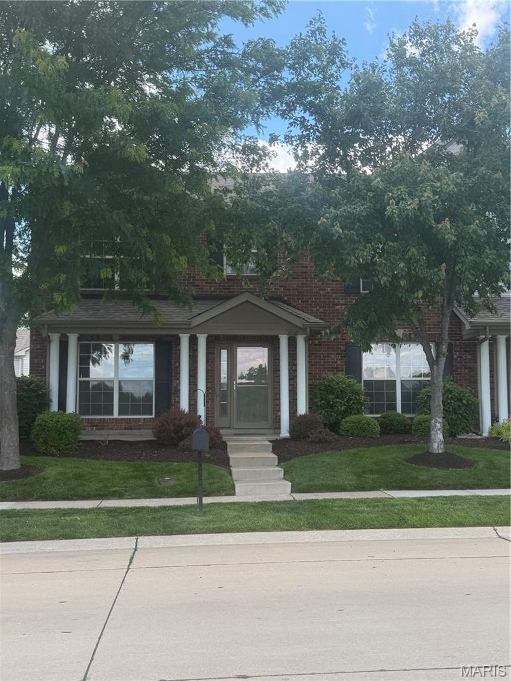 Photo of 1109 Ridgeway Drive, Lake Saint Louis, MO 63367 (MLS # 26029115)