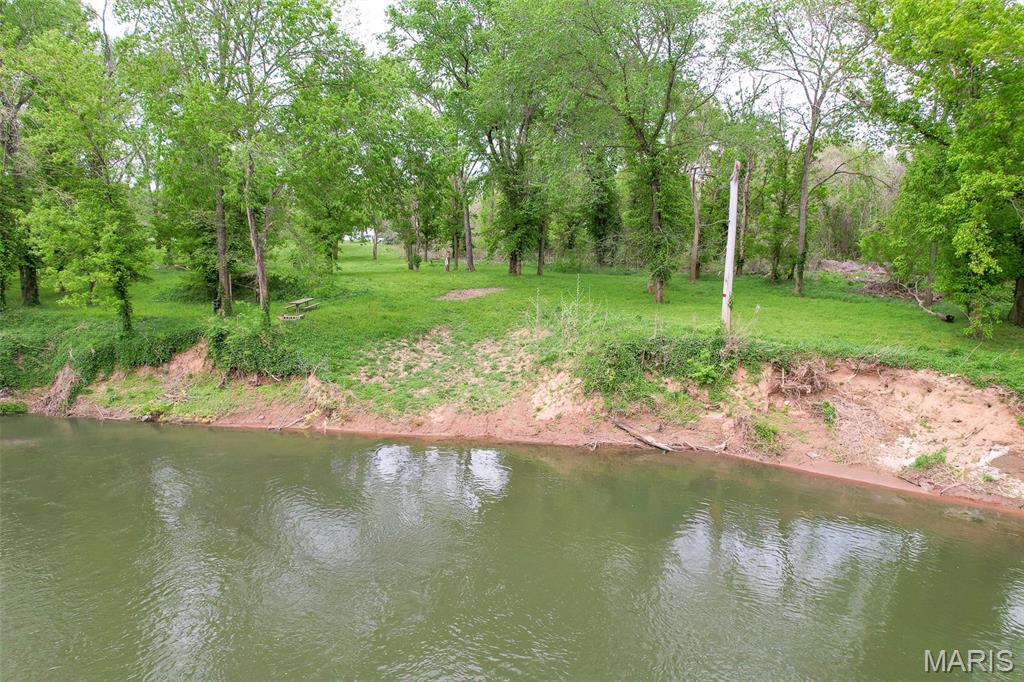 Ponds Corner 03 - Land