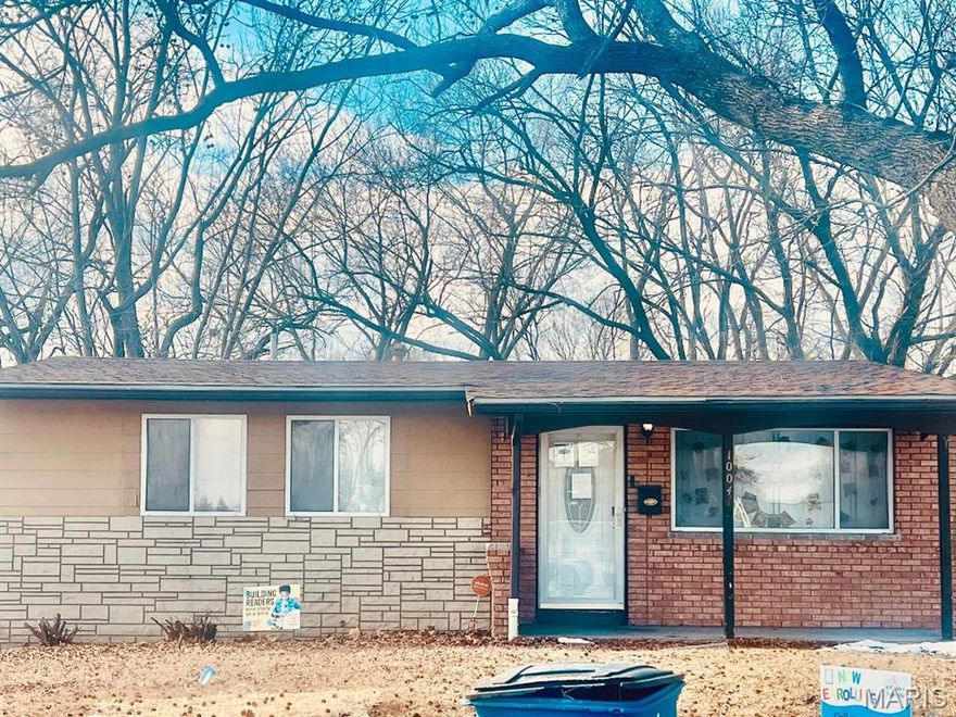 This well-maintained property has been lovingly cared for and is in excellent condition. Currently used as a home daycare, it can be easily converted back to a single-family residence. The home is very clean and features several recent updates, including:New roof (2020)New ventilation system (2020)New windows (2021)New porch (2021)New thermostat,New bathroom ventilation fan.
Move-in ready and full of potential — perfect for a homeowner or investor alike!