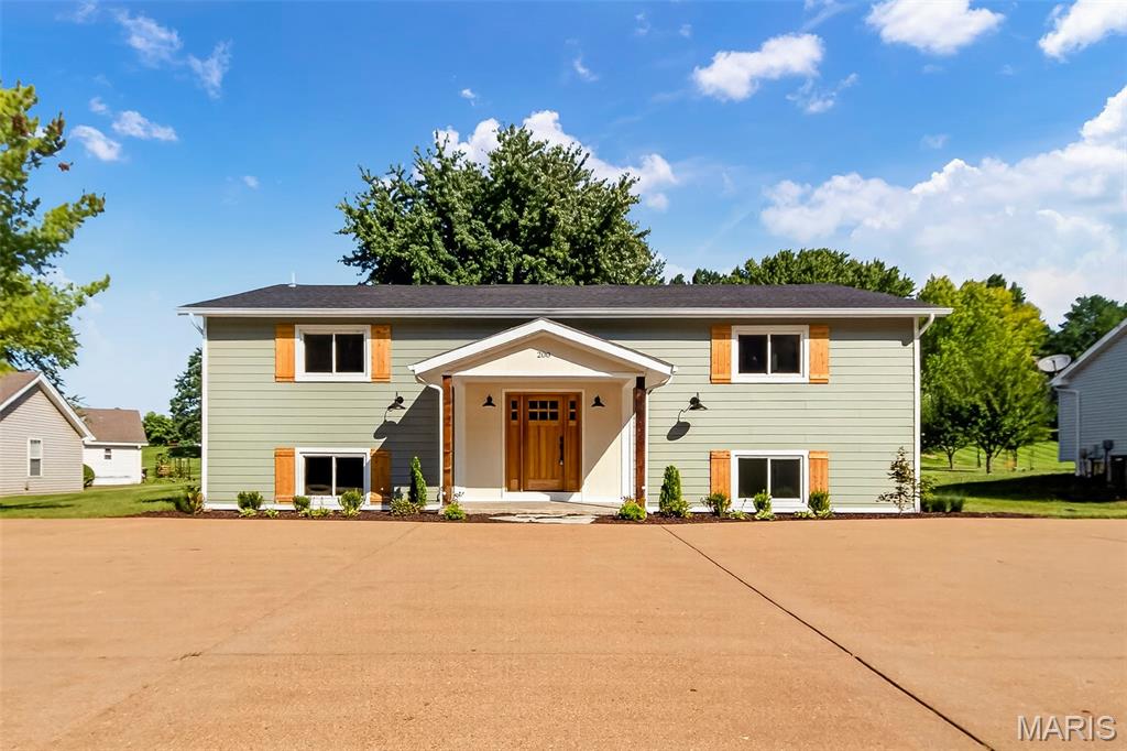 200 Park Charles Boulevard S