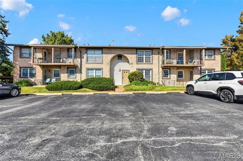 Tiny photo for 3170 Leisurewood Court #B, Florissant, MO 63033 (MLS # 26069037)