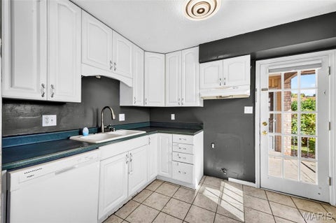 Tiny photo for 3170 Leisurewood Court #B, Florissant, MO 63033 (MLS # 26069037)