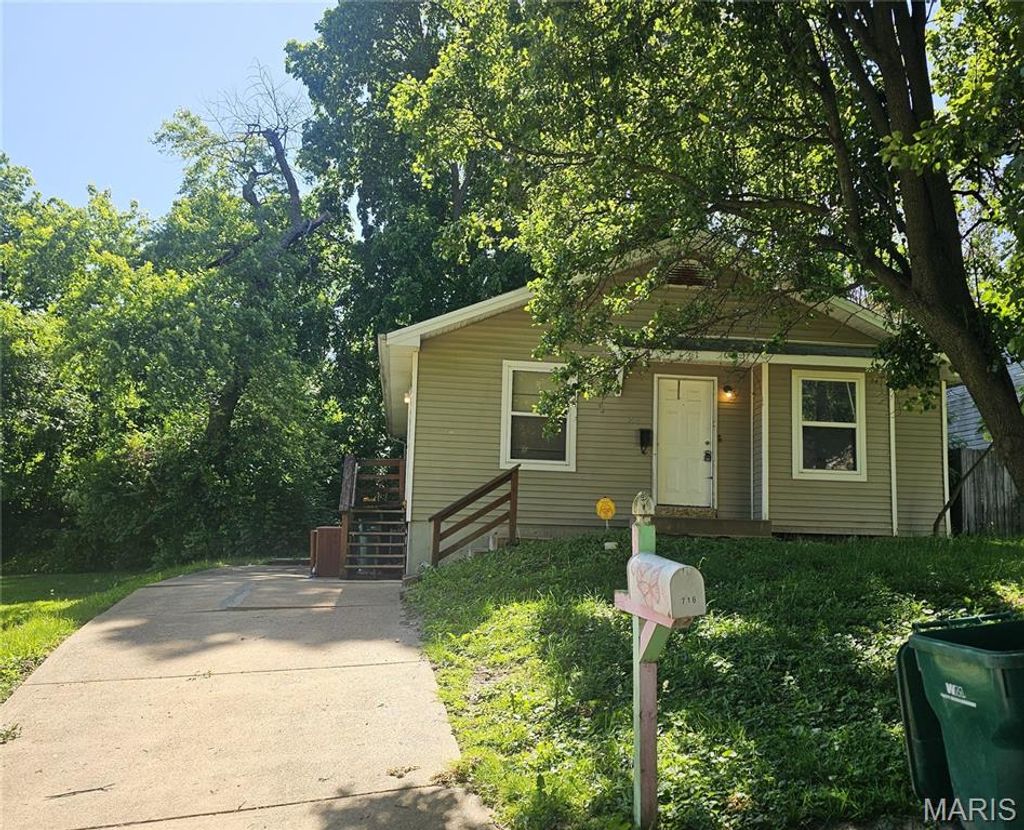 Photo of 716 Bell Avenue, Webster Groves, MO 63119 (MLS # 26029029)