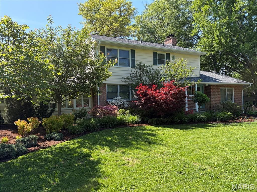Photo of 48 Webster Woods Drive, Webster Groves, MO 63119 (MLS # 26024334)