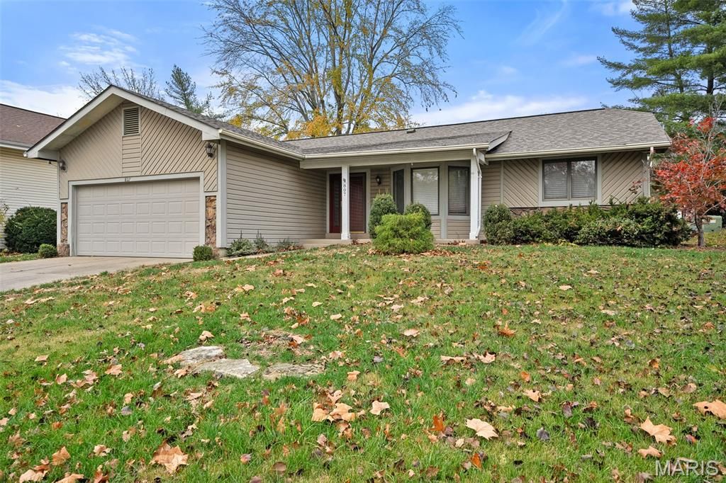 Photo of 807 Briarwood Court, Lake Saint Louis, MO 63367 (MLS # 25082818)