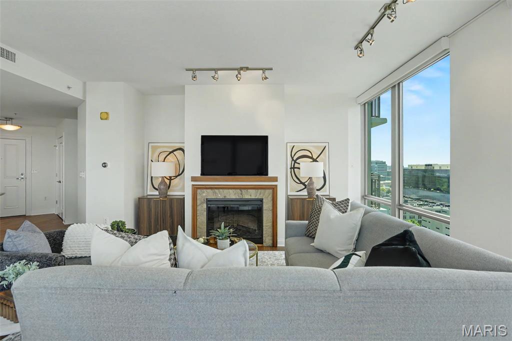Park East Tower - Residential