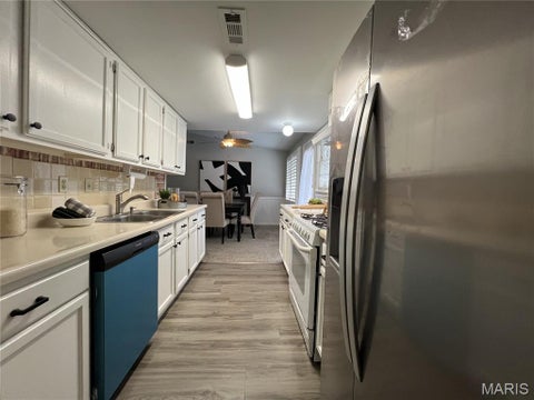 Tiny photo for 615 Crest Court, Kirkwood, MO 63122 (MLS # 26035970)
