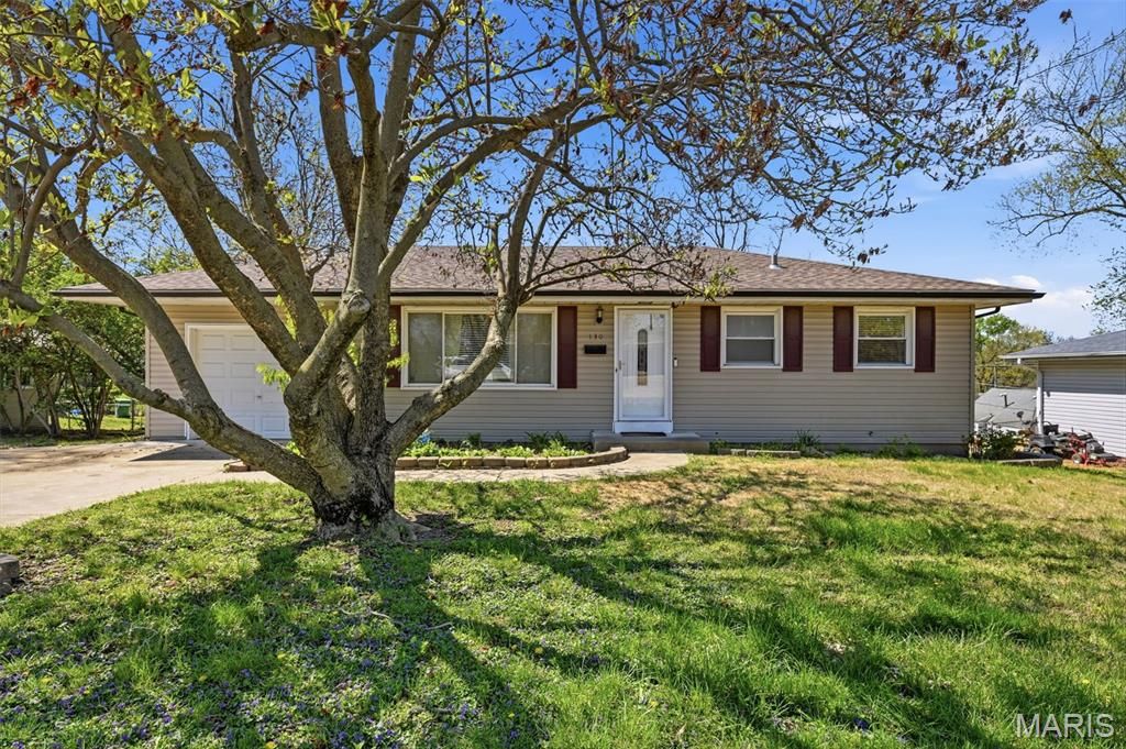 Photo of 130 Saint Antoine Street, Florissant, MO 63031 (MLS # 26020233)