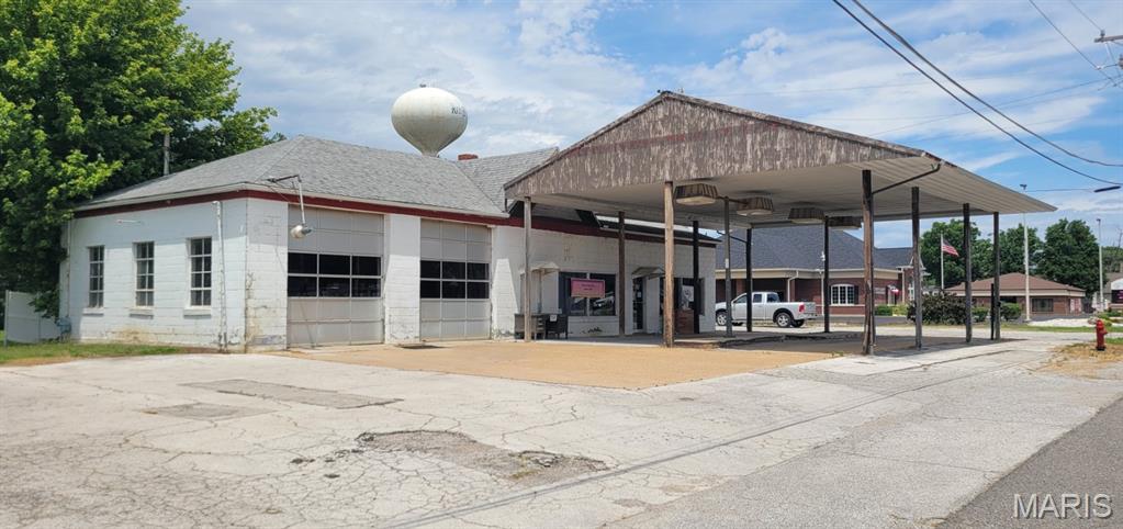 Photo 1 of 12 — 425 W Market Street, Red Bud, IL 62278