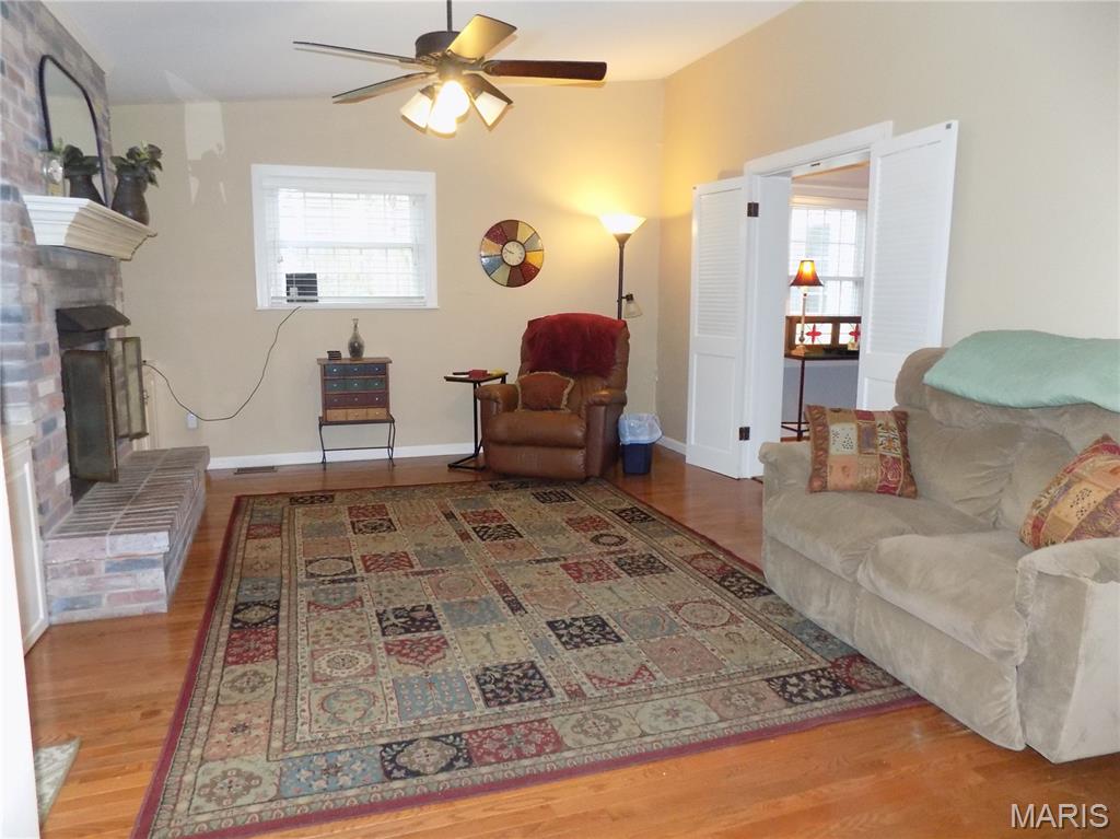 St Louis, Missouri 63122, United States, 4 Bedrooms Bedrooms, ,2 BathroomsBathrooms,Residential,Active,23695