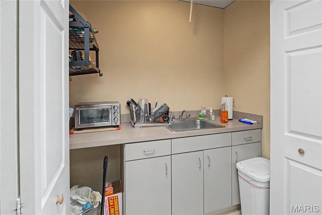 Chrisemma - Commercial Lease