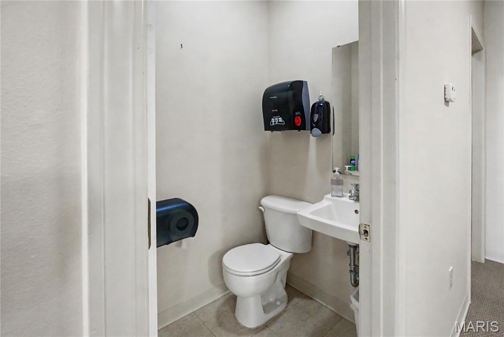 Chrisemma - Commercial Lease