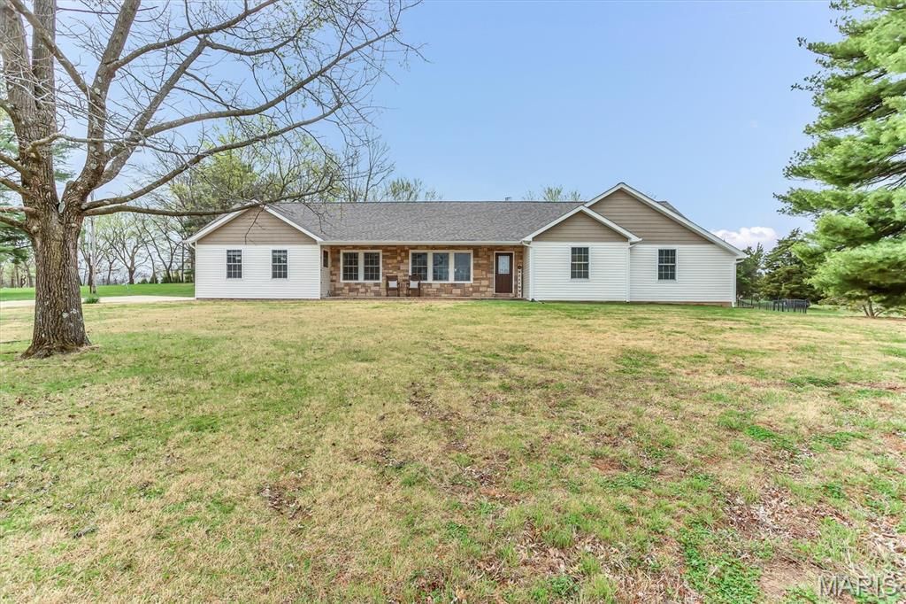Photo of 21 Oak Knoll Drive, St Charles, MO 63304 (MLS # 26019760)