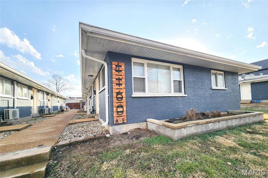 Botanical Heights neighborhood has an awesome, quaint, affordable one bedroom, one bath apartment awaiting your arrival  Updated, contemporary living space with all the wants including stackable washer/dryer in unit. Kitchen with white cabinets, granite counter tops, provided appliances which include an electric stove, microwave, dishwasher and refrigerator. Simple floor plan; living room, kitchen, bedroom and a bath. Living room and kitchen greet you as you enter the unit. Newer vinyl plank flooring, natural light ceiling fans, vinyl tilt-in windows and blinds. Bedroom is large with a spacious walk-in closet, ceiling fan and an adjoining private bathroom. Great unit, great locations within walking distance of popular local attractions, dining, and entertainment. The building offers modern amenities. Whether you're a young professional or someone looking for a cozy place to call home, this property is sure to exceed your expectations. One Month Free being the second month with a thirteen month lease. Longer leases are welcome! In unit w/d. Allows cats only with a refundable pet deposit. Security deposit is $875.00 Owner pays water, sewer and trash. Tenant pays electric and gas. NOTE: The photos used are of a different unit and the w/d are "RED", the stove and microwave are "black"