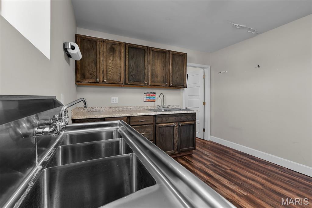 City/Perryville - Commercial Sale