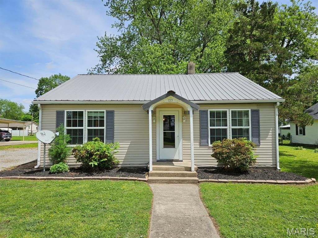 Photo of 113 Driskell Street, Oran, MO 63771 (MLS # 26026368)