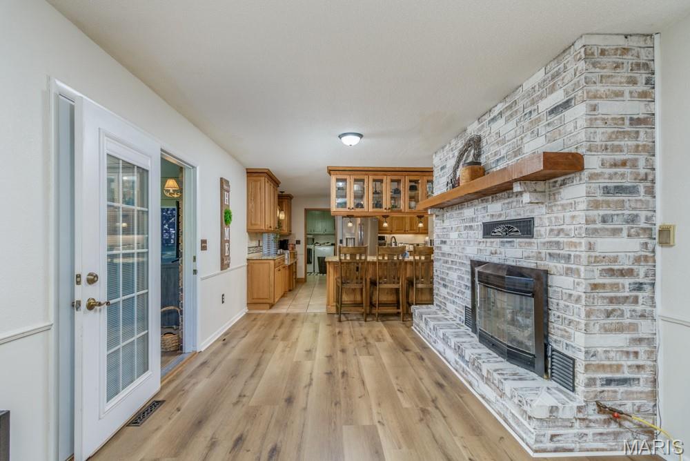 WHISPERING OAKS - Residential