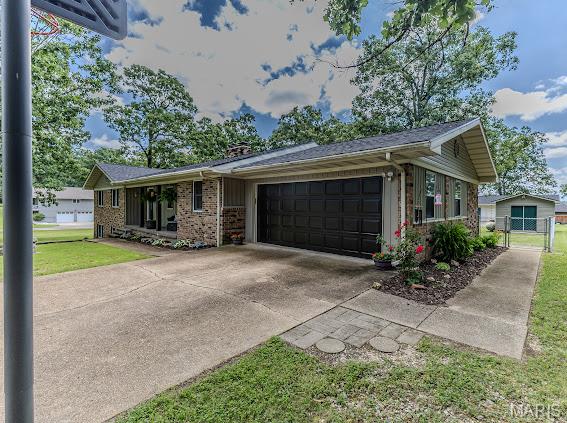 WHISPERING OAKS - Residential