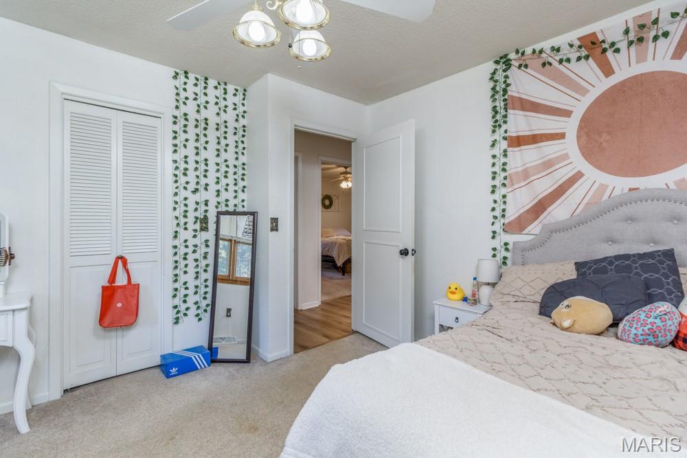 WHISPERING OAKS - Residential