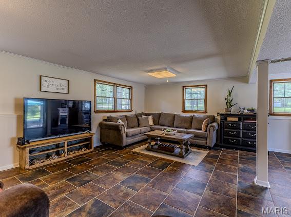 WHISPERING OAKS - Residential