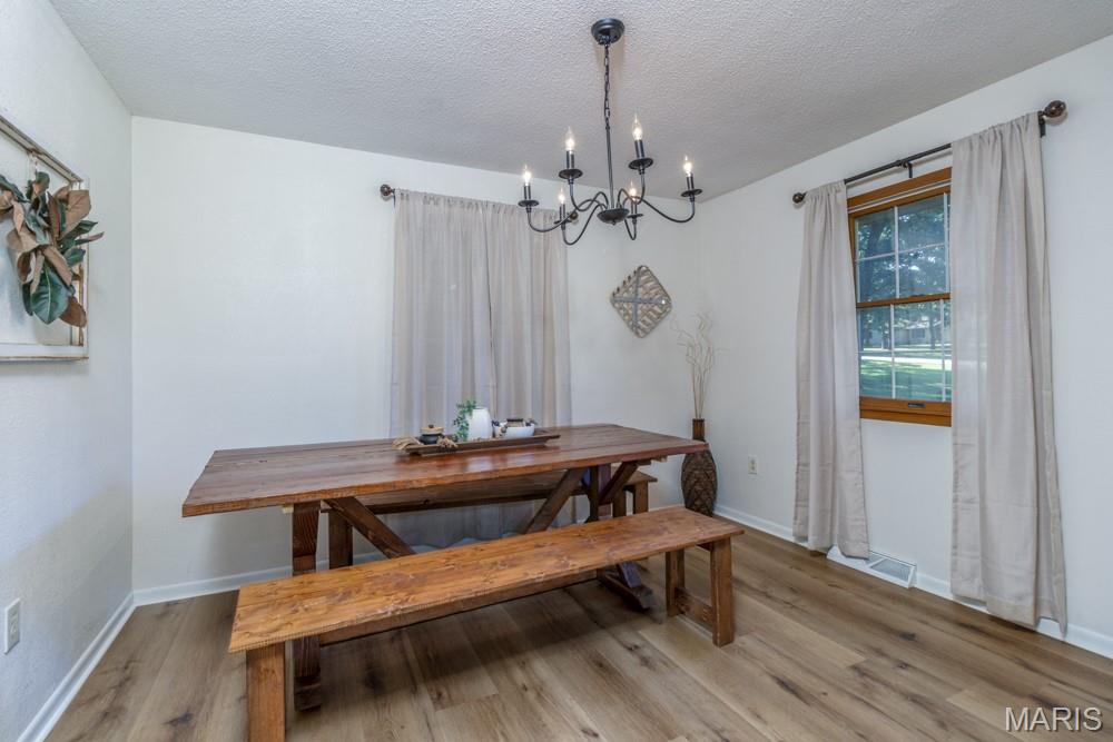 WHISPERING OAKS - Residential