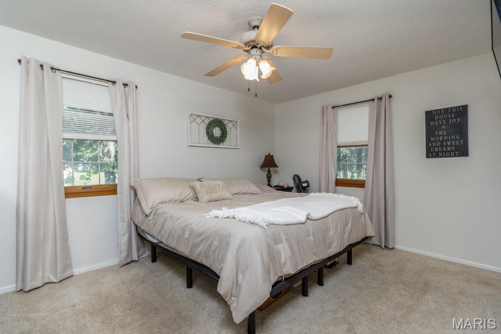 WHISPERING OAKS - Residential