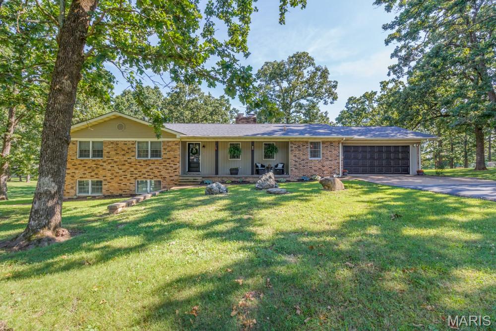 WHISPERING OAKS - Residential