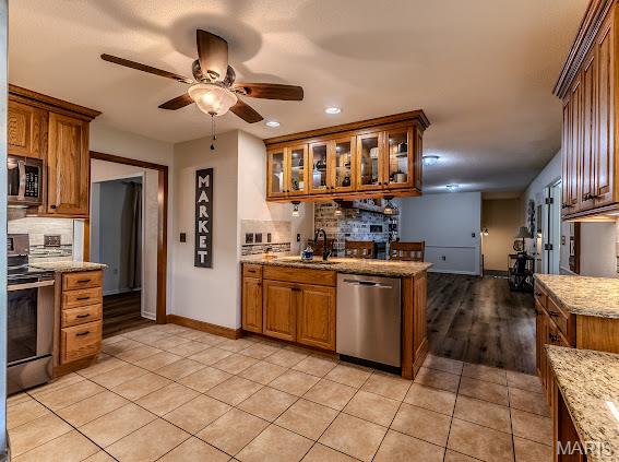 WHISPERING OAKS - Residential