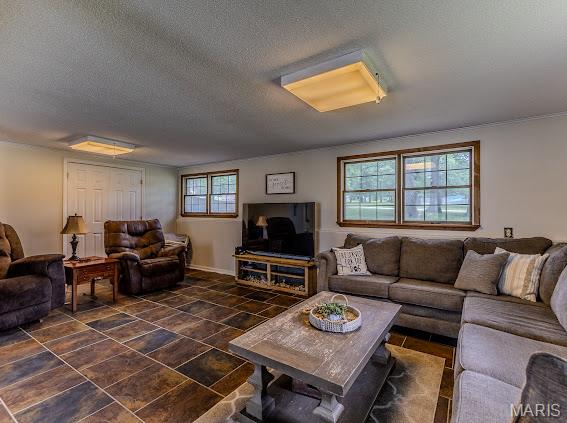 WHISPERING OAKS - Residential