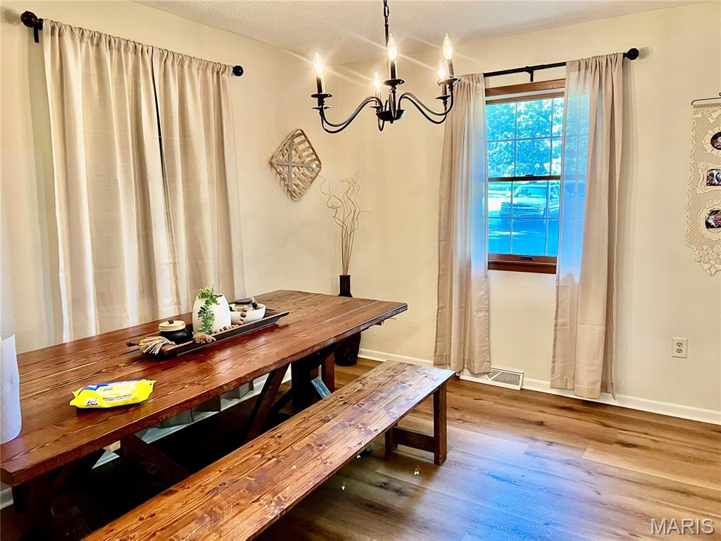 WHISPERING OAKS - Residential