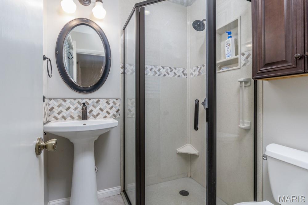 WHISPERING OAKS - Residential