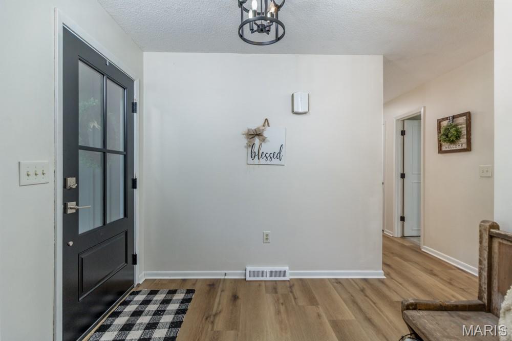 WHISPERING OAKS - Residential