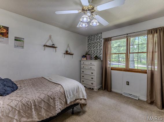 WHISPERING OAKS - Residential