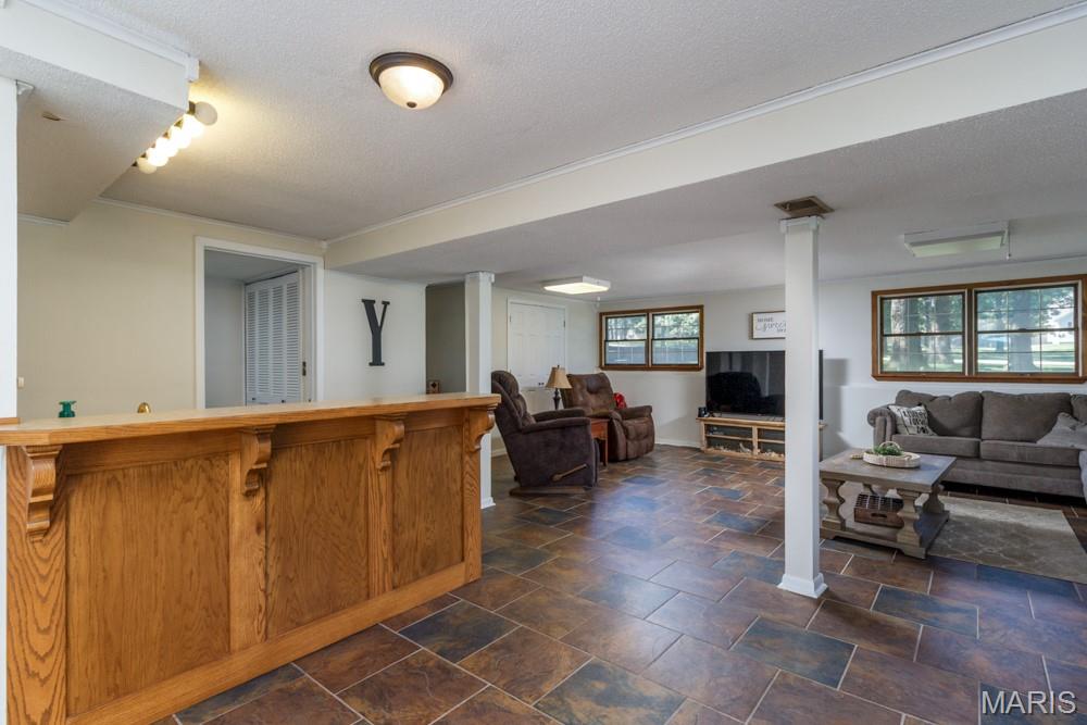 WHISPERING OAKS - Residential