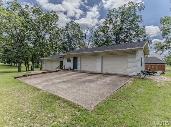 WHISPERING OAKS - Residential