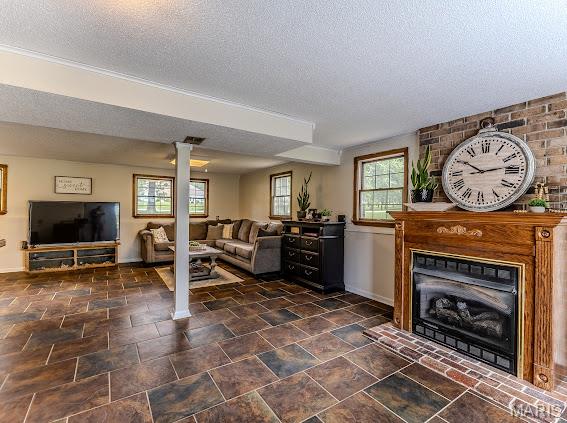 WHISPERING OAKS - Residential