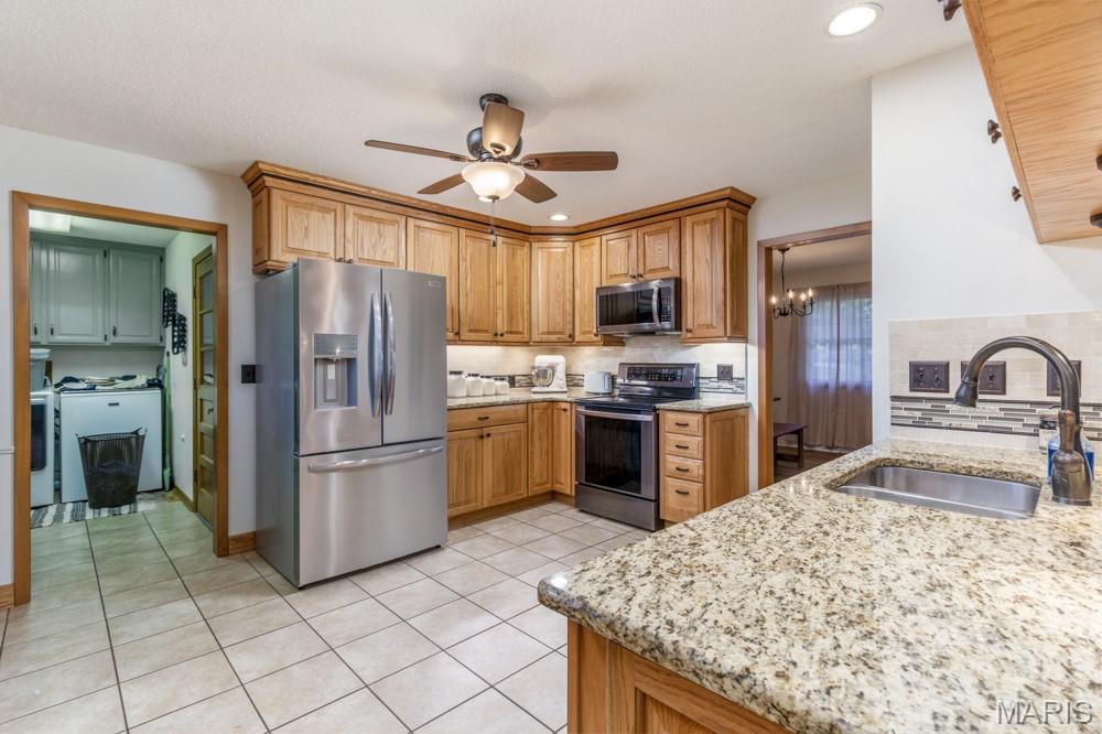 WHISPERING OAKS - Residential