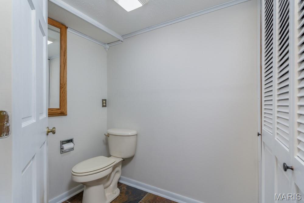 WHISPERING OAKS - Residential