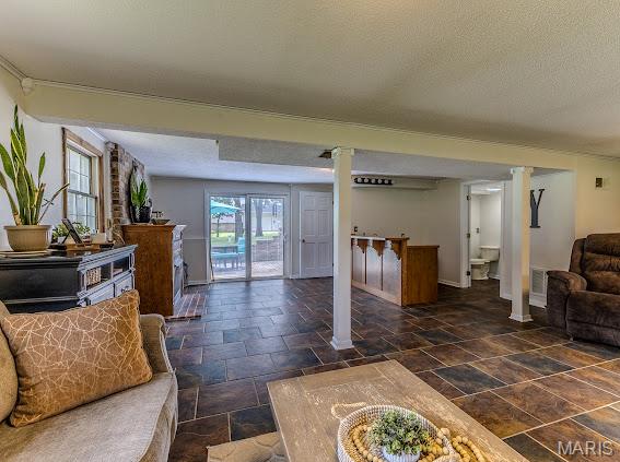 WHISPERING OAKS - Residential