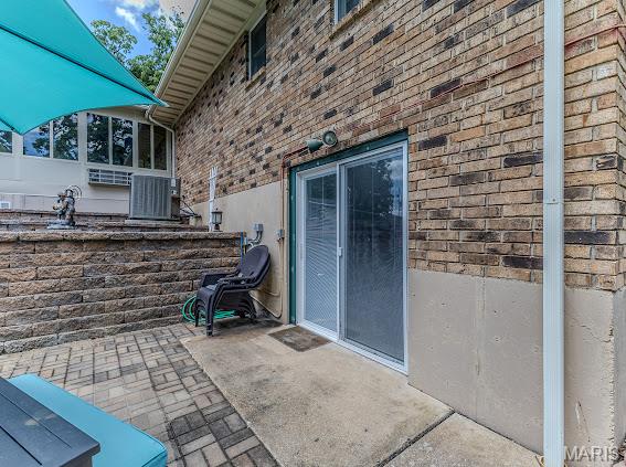 WHISPERING OAKS - Residential